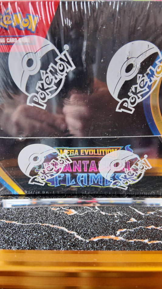 Booster Box Phantasmal Flames , Inglés+ acrílico protector